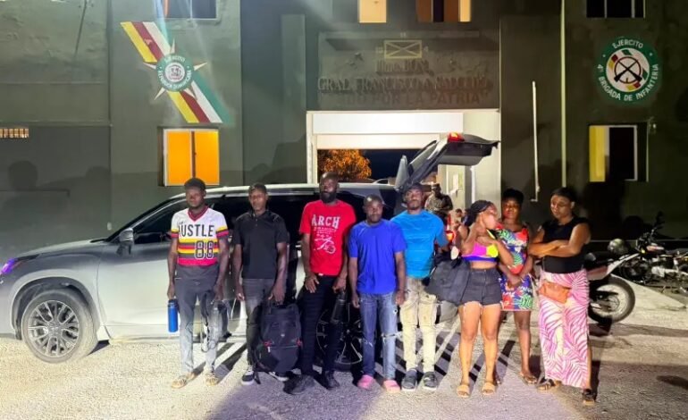 Interceptan vehículo con ocho haitianos en condición migratoria irregular en Dajabón