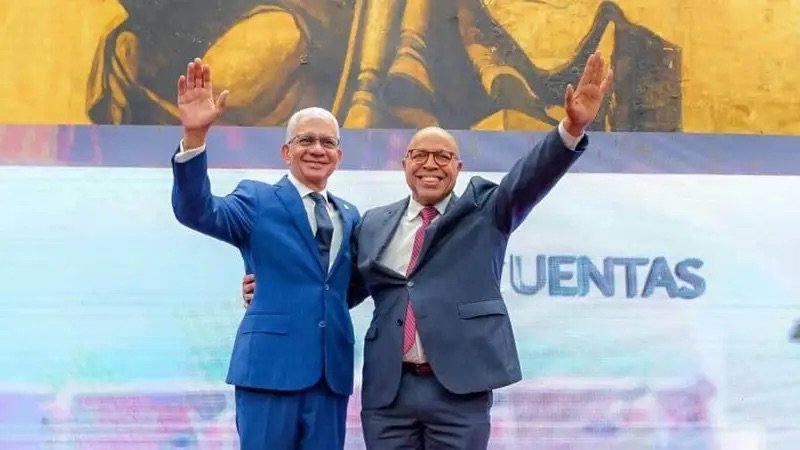 Ricardo de los Santos y Alfredo Pacheco seguirán presidiendo el congreso Nacional