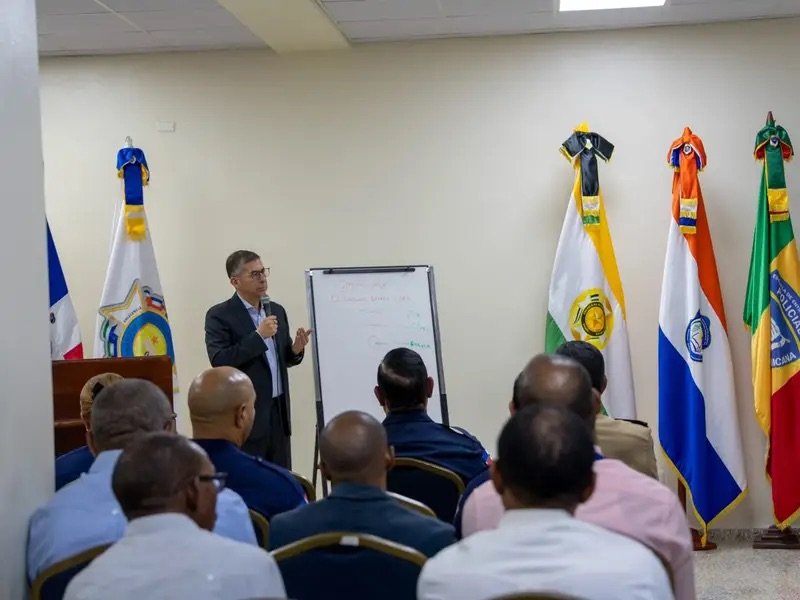 Policía Nacional fortalece formación docente para modernizar la educación policial