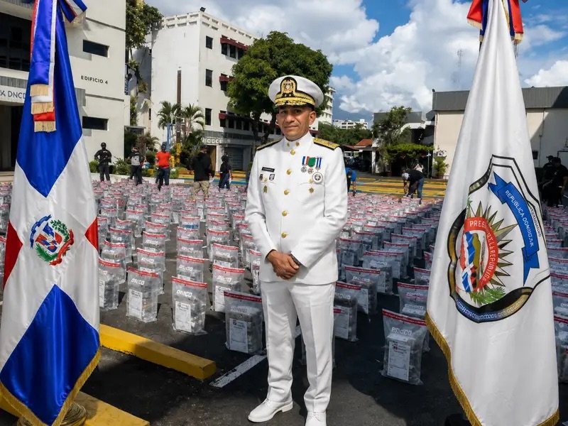 Vicealmirante Cabrera Ulloa es el terror de los narcos; la DNCD acumula récords en incautación de drogas en los últimos 6 años