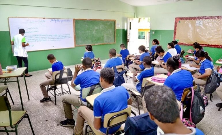 Minerd anuncia habrá un psicólogo por cada 150 alumnos en escuelas públicas