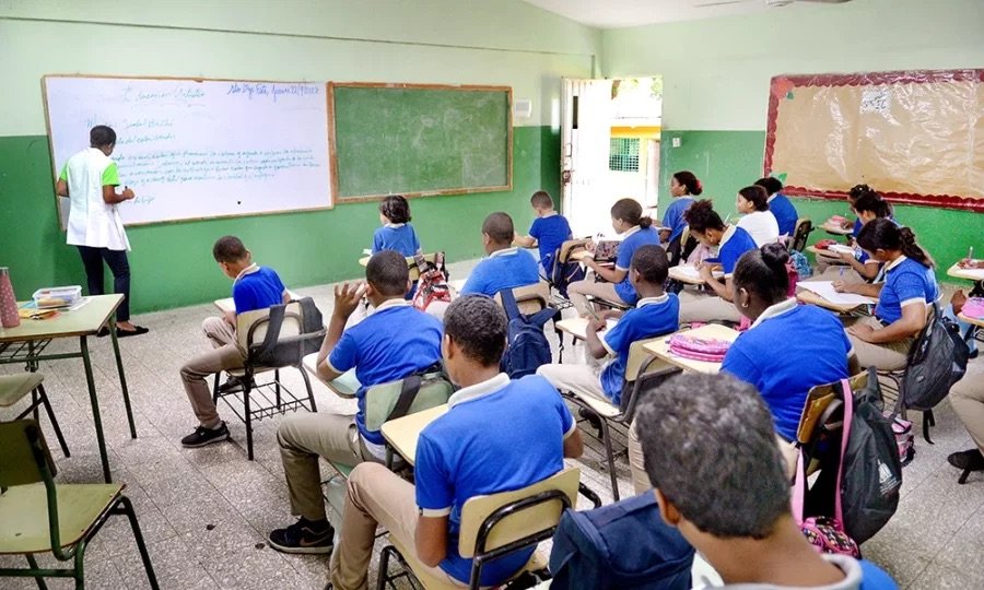 Minerd anuncia habrá un psicólogo por cada 150 alumnos en escuelas públicas