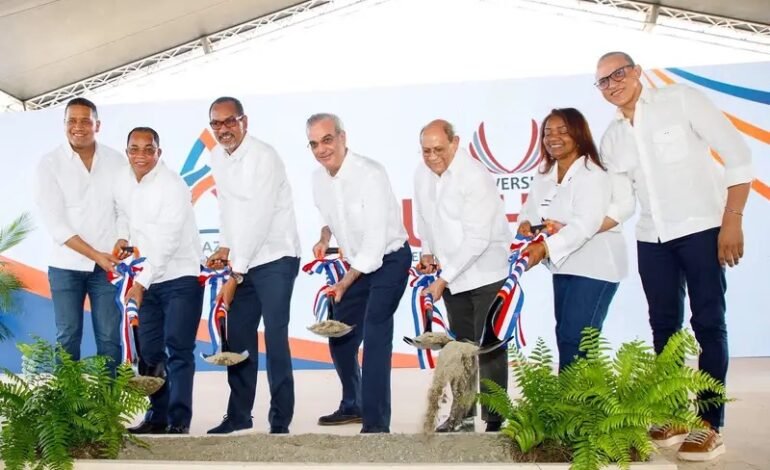 Abinader y rector de la UFHEC dan primer picazo a Plaza ARCASA y nuevo campus universitario en San Juan