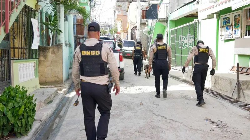 DNCD despliega operativos en el DN tras ataque a tiros contra agentes en Villa Mella