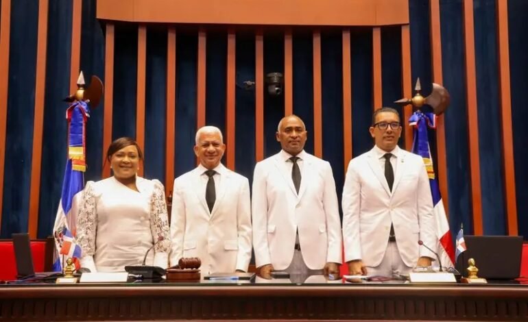 Senado juramenta Bufete Directivo para el período legislativo 2026-2027