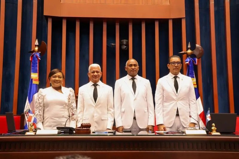 Senado juramenta Bufete Directivo para el período legislativo 2026-2027