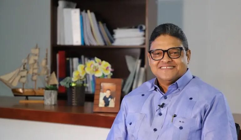 Abinader designa a Juan Manuel Méndez como director del INTRANT; inicia cambios en el tren gubernamental