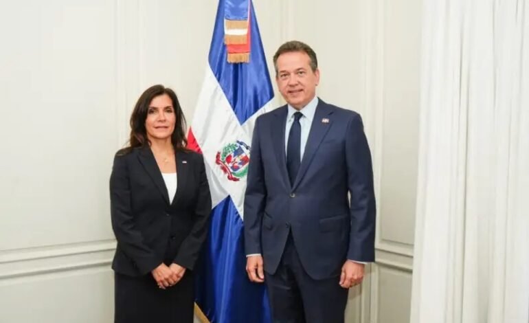 Canciller Ito Bisonó se reúne con la embajadora de Estados Unidos Leah Francis Campos