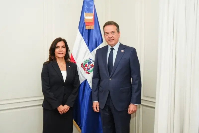 Canciller Ito Bisonó se reúne con la embajadora de Estados Unidos Leah Francis Campos