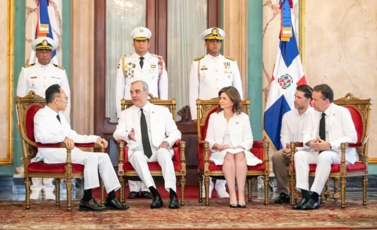 Presidente recibe cartas credenciales de nueve nuevos embajadores