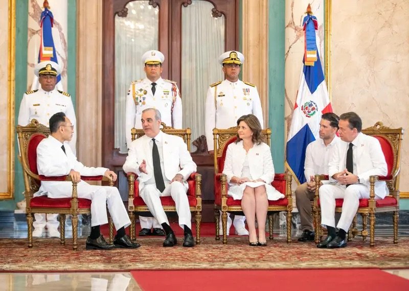 Presidente recibe cartas credenciales de nueve nuevos embajadores