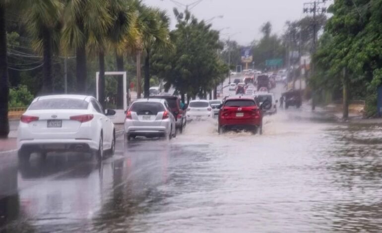 Chubascos matutinos y aguaceros vespertinos marcarán el tiempo este jueves