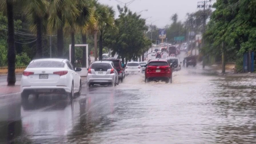 Chubascos matutinos y aguaceros vespertinos marcarán el tiempo este jueves