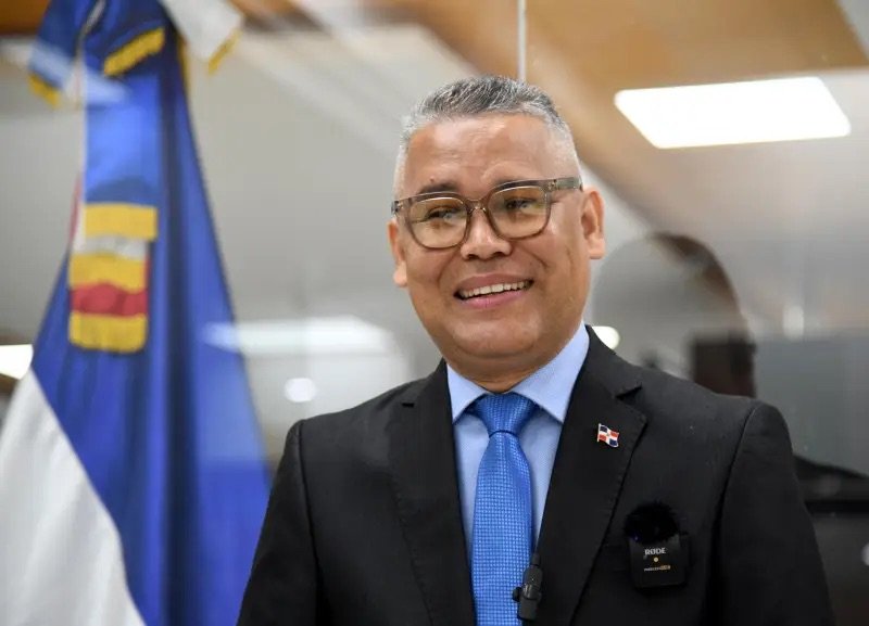 Carlos Peña propone habilitar a Luis y Danilo de cara a elecciones del 2028