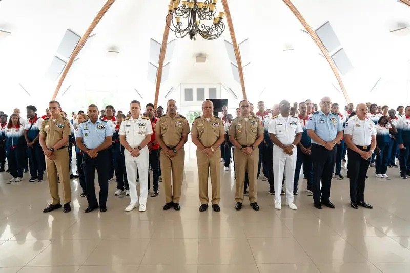 Condecoran atletas militares y policiales medallistas de Juegos Centroamericanos