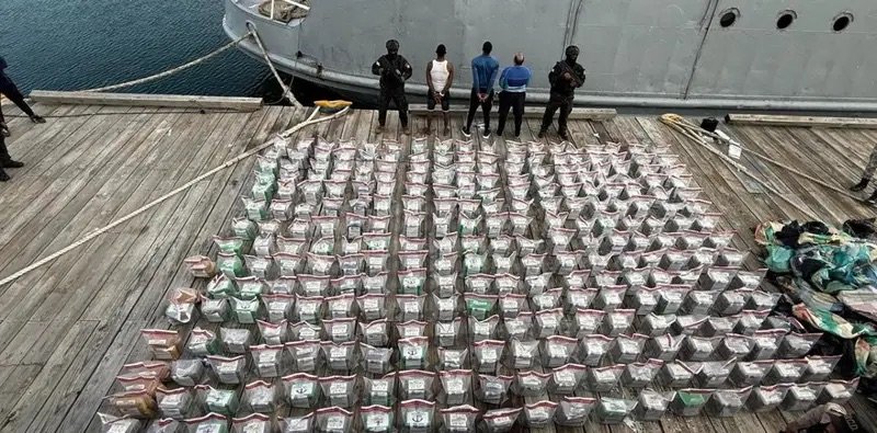Incautan 1.3 toneladas de presunta cocaína y 30 bloques de marihuana en Baní