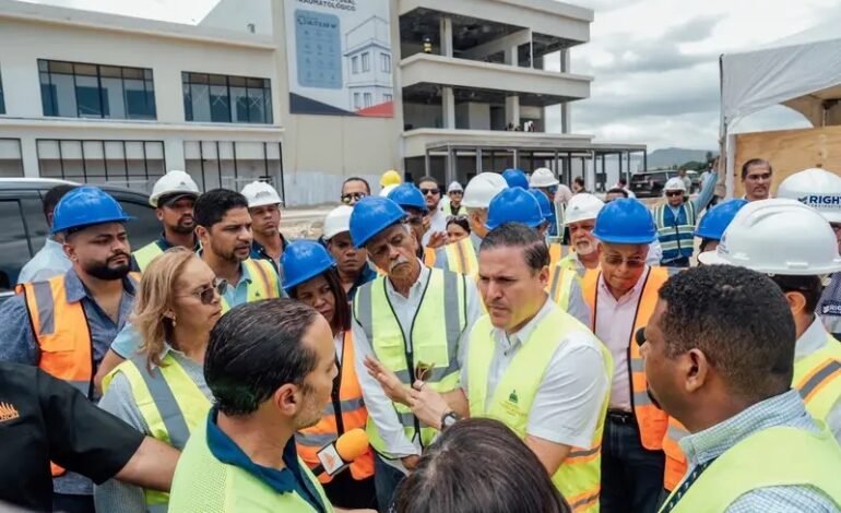Ministro Jean Luis Rodríguez supervisa construcción del Hospital Traumatológico de San Cristóbal