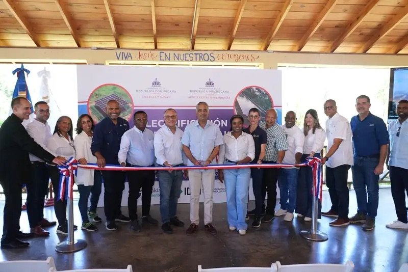 Más de 100 familias de zonas rurales de Elías Piña reciben electricidad por primera vez