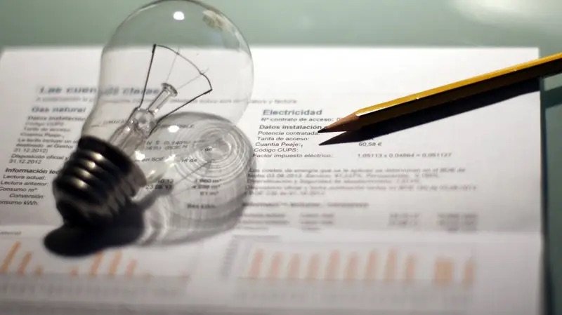 Gobierno plantea retomar ajuste de la tarifa eléctrica para reducir déficit del sector