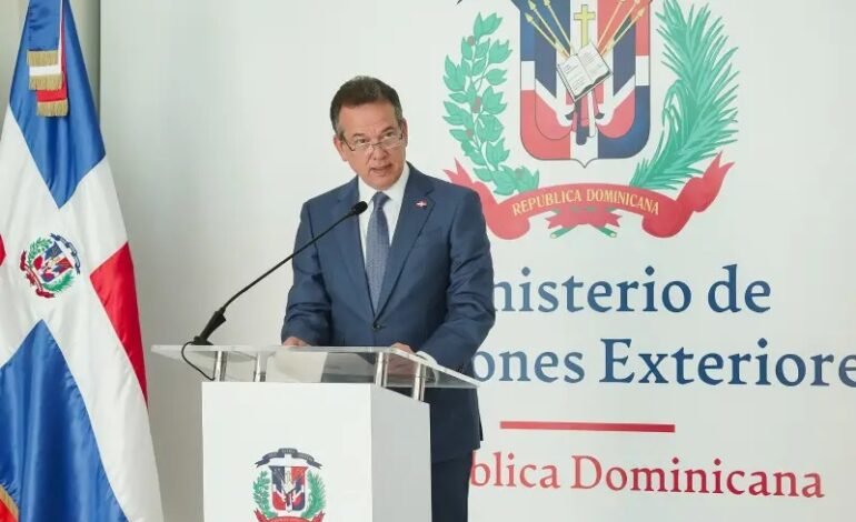 Canciller Ito Bisonó se propone avanzar hacia una Cancillería moderna, profesional y abierta al mundo