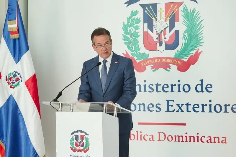 Canciller Ito Bisonó se propone avanzar hacia una Cancillería moderna, profesional y abierta al mundo