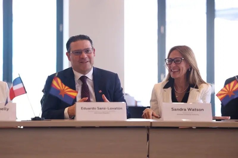 Ministro Yayo Sanz Lovatón firma alianza con Arizona para impulsar la industria de semiconductores