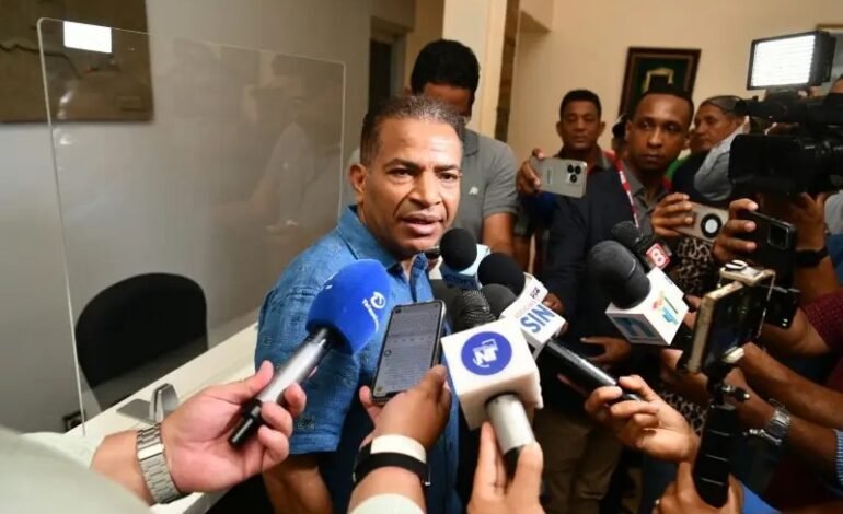 Piden&nbsp;&nbsp;investigar paradero de 27 autobuses destinados al corredor Duarte y están en manos privadas&nbsp;