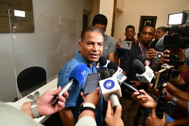Piden&nbsp;&nbsp;investigar paradero de 27 autobuses destinados al corredor Duarte y están en manos privadas&nbsp;