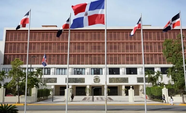 Senado aprueba proyectos sobre conflictos de intereses, turismo de salud y vacunas durante sesión ordinaria
