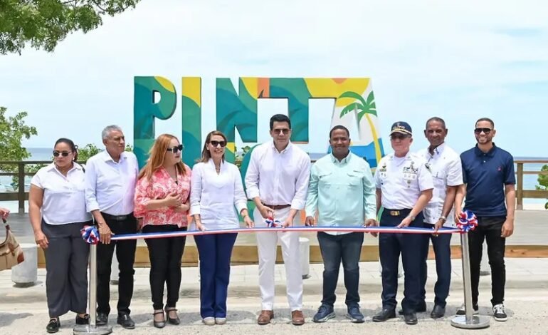 David Collado inaugura parador Fotográfico en Punta Rucia, Puerto Plata