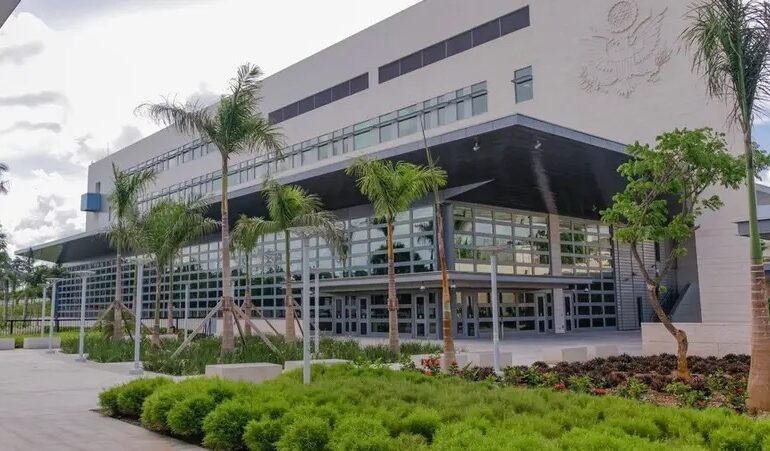 EE. UU. reprograma entrevistas para visas de residencia y genera incertidumbre entre solicitantes dominicanos
