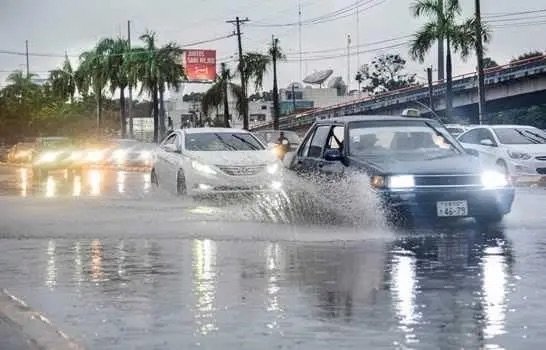 Vaguada y onda tropical mantendrán lluvias y alertas en varias provincias este lunes