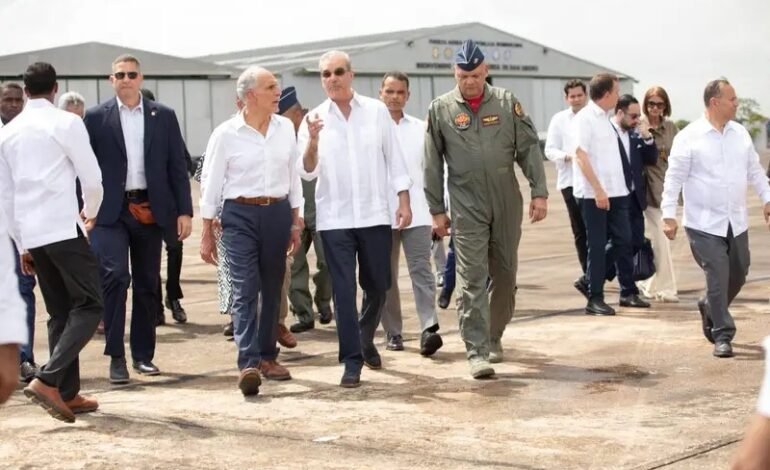 Presidente de Honduras cierra visita con acuerdos e interés en industria militar dominicana