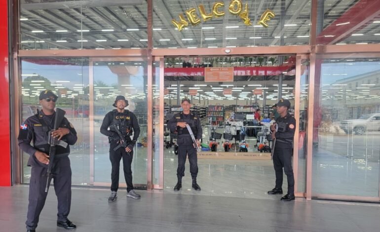 MICM y CECCOM continúan intervenciones en comercios chinos de Santiago