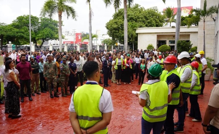 Ministerio de Educación realiza con éxito Simulacro Nacional de Evacuación por Terremoto 2026
