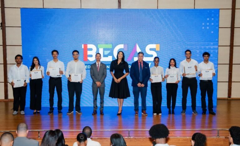 ITLA entrega 118 becas de Educación Superior durante su segunda convocatoria de 2026