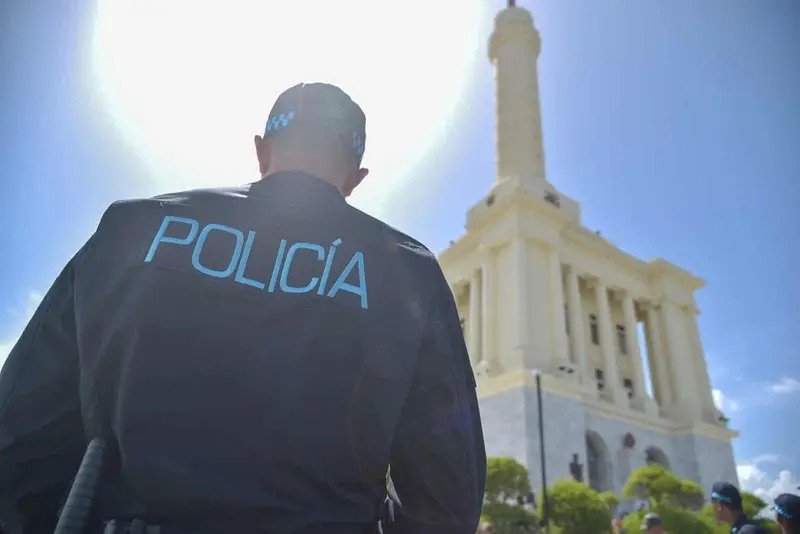 Encapuchados desarman patrulla policial y militar durante asalto en Santiago