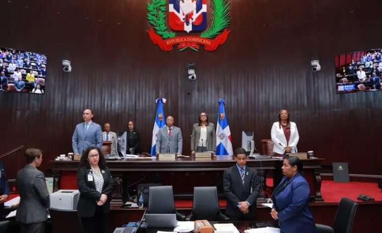 Diputados aprueban proyecto de ley obliga a impartir en las escuelas la materia de moral y cívica