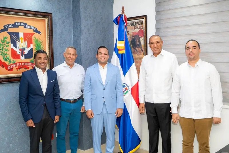 Elmerk Jonas se reúne con senadores y anuncia preparación del primer Foro Legislativo Plus