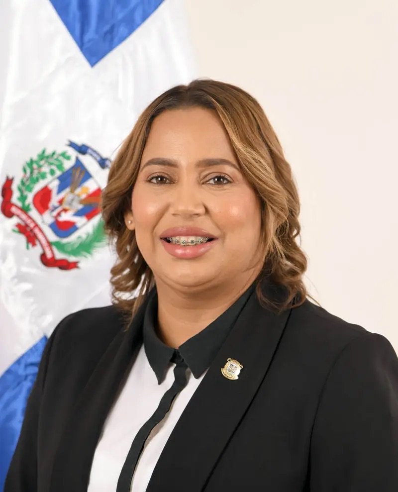 Indhira De Jesús impulsa proyecto para acumular fondos no utilizados en medicamentos.