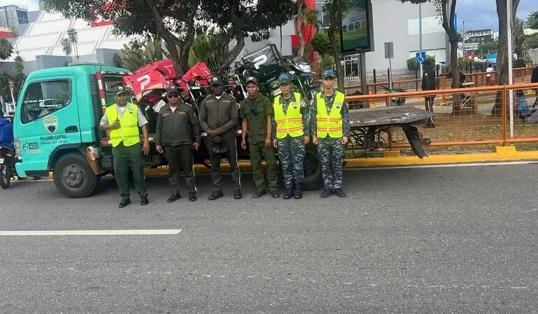 INTRANT y DIGESETT fiscalizan a 158 motociclistas durante operativos en el Gran Santo Domingo