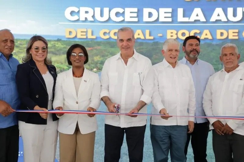 Tras 25 años de espera, Abinader inaugura carretera de Boca de Chavón