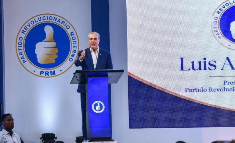 Abinader asume la Presidencia del PRM; llama a interponer intereses del país por encima de los partidarios