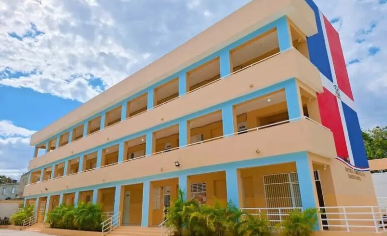 Más del 98 de los centros educativos funcionan normal en todo país, mientras avanzan intervenciones en menos del 2 por ciento