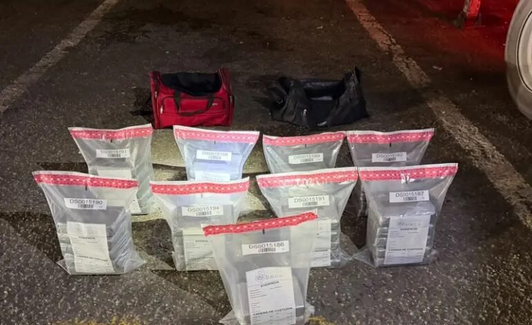Santo Domingo.-&nbsp;En la continuación del reforzamiento de las operaciones de inteligencia operativa para contrarrestar el narcotráfico, agentes de la Dirección Nacional de Control de Drogas (DNCD) y miembros del Ministerio Público, apoyados por la Seguridad Militar del Puerto Multimodal Caucedo, incautaron 42 paquetes de presunta cocaína, durante una intervención conjunta realizada en la referida terminal del municipio de Boca Chica, provincia de Santo Domingo.