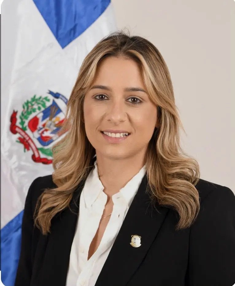 La diputada Liz Mieses, felicitó al ministro de Educación, Luis Miguel De Camps, por reincorporar Moral y Cívica al currículo escolar
