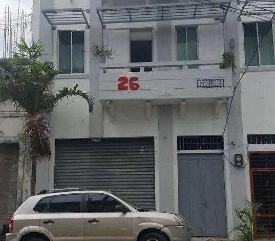 Allanan hotel en la Zona Colonial por presunta explotación sexual de hombres