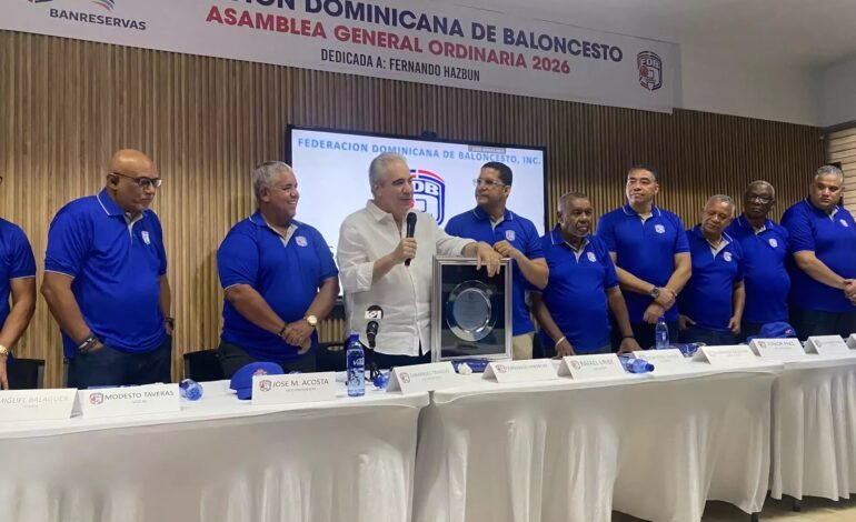 Fedombal reconoce a Fernando Hasbún por sus aportes al baloncesto dominicano