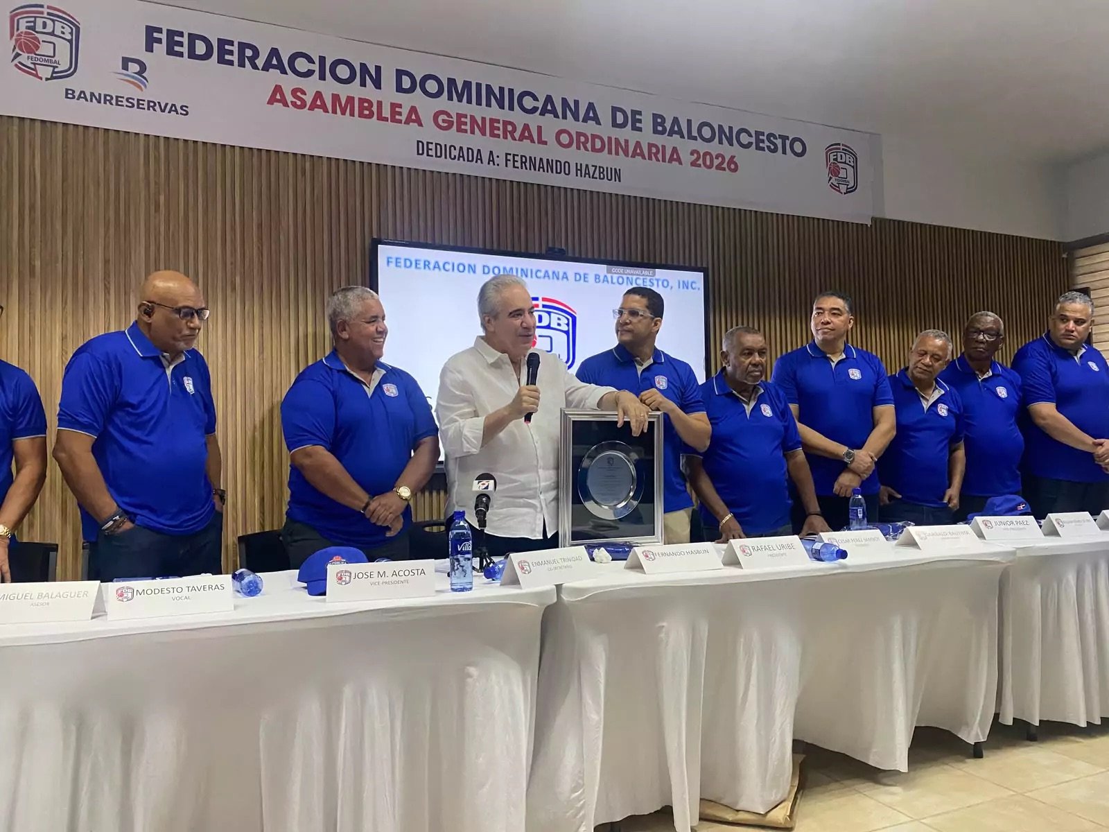 Fedombal reconoce a Fernando Hasbún por sus aportes al baloncesto dominicano