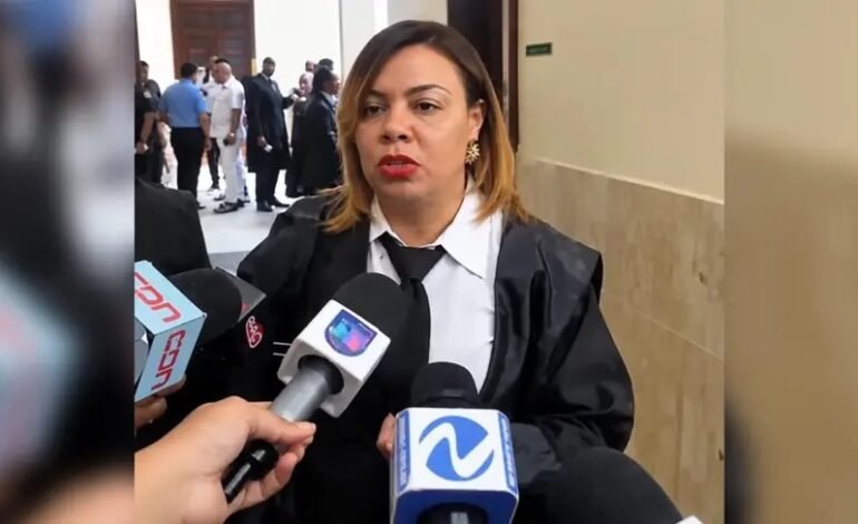 Abogada de Lenín Núñez afirma Emmanuel Contreras intentó robarle un celular a su defendido
